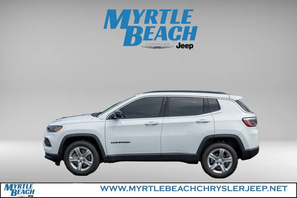 Certified Used 2023 Bright White Clearcoat Jeep Latitude image 3