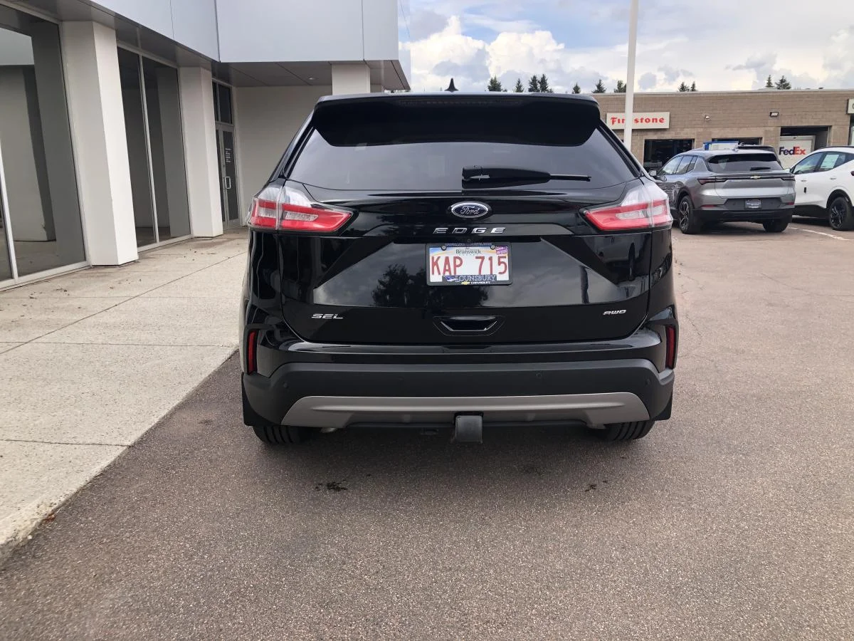 Used 2022 Black Ford SEL AWD image 7