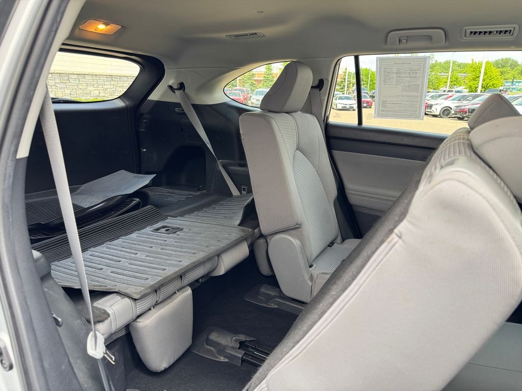2021 Toyota Highlander LE - Photo 14