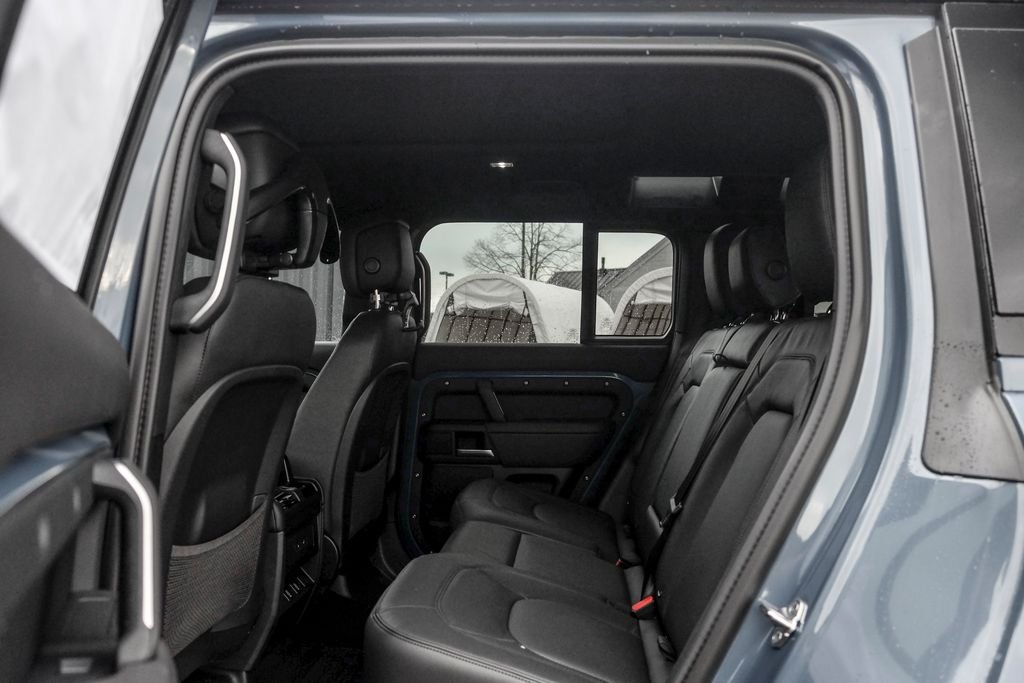 New 2026 Tasman Blue Land Rover S image 17