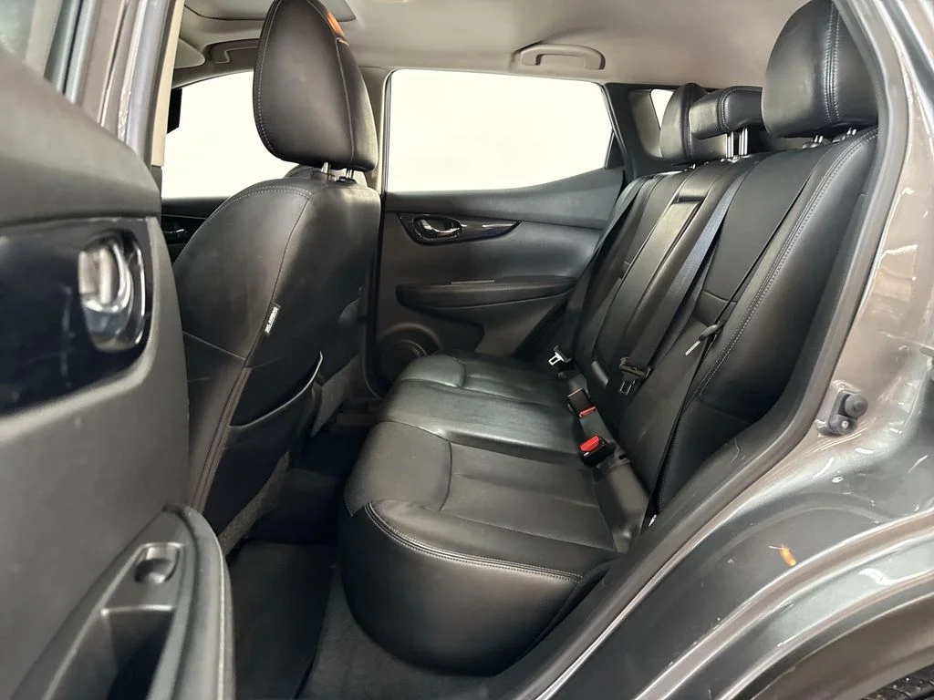 Used 2019 Gun Metallic Nissan SL image 16