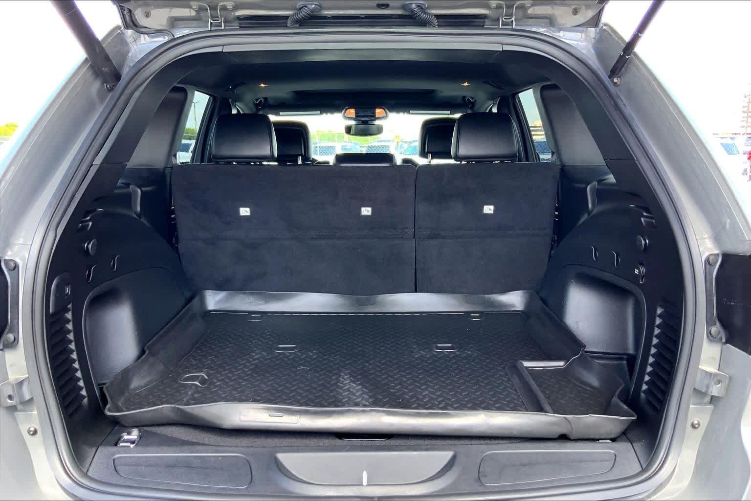 Used 2022 Sting-Gray Clearcoat Jeep Laredo X image 34