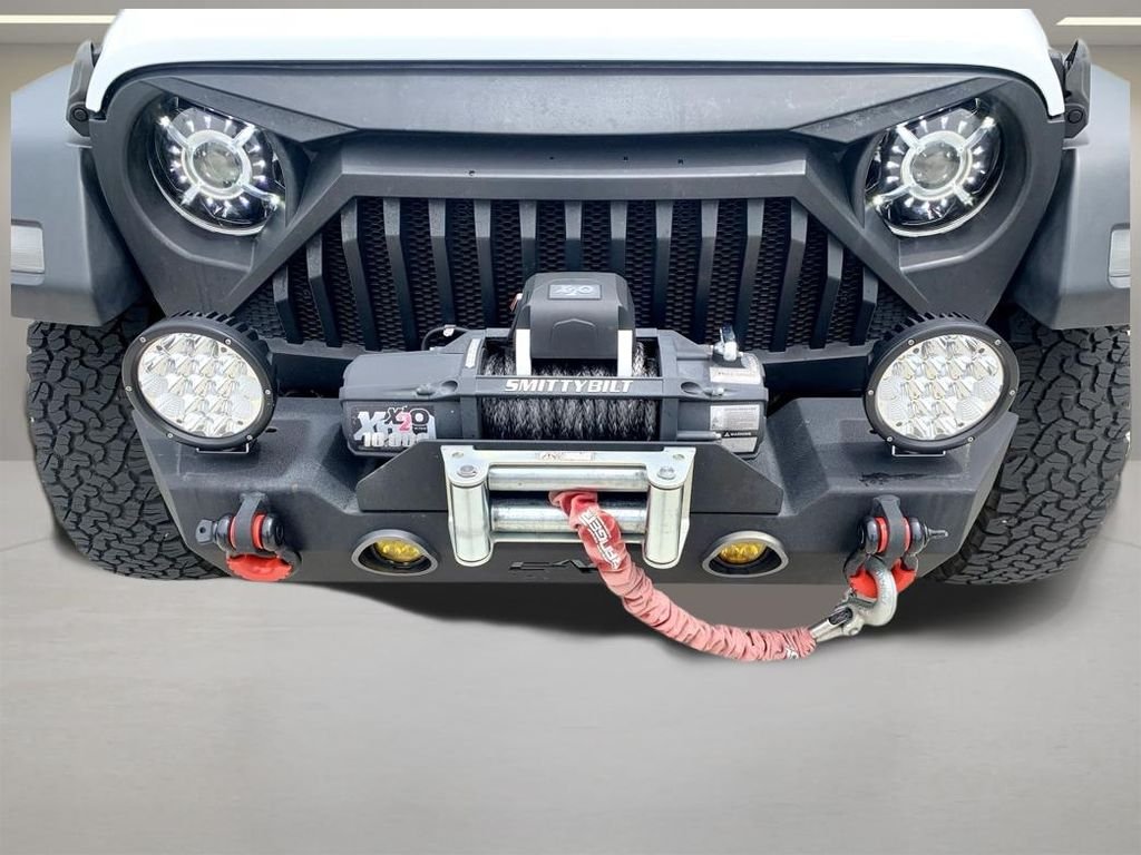 Used 2018 White Jeep Sport image 43