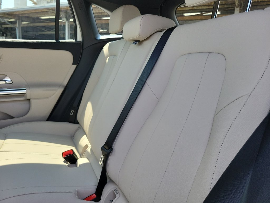 New 2026 Polar White Mercedes-Benz GLA 250 image 9