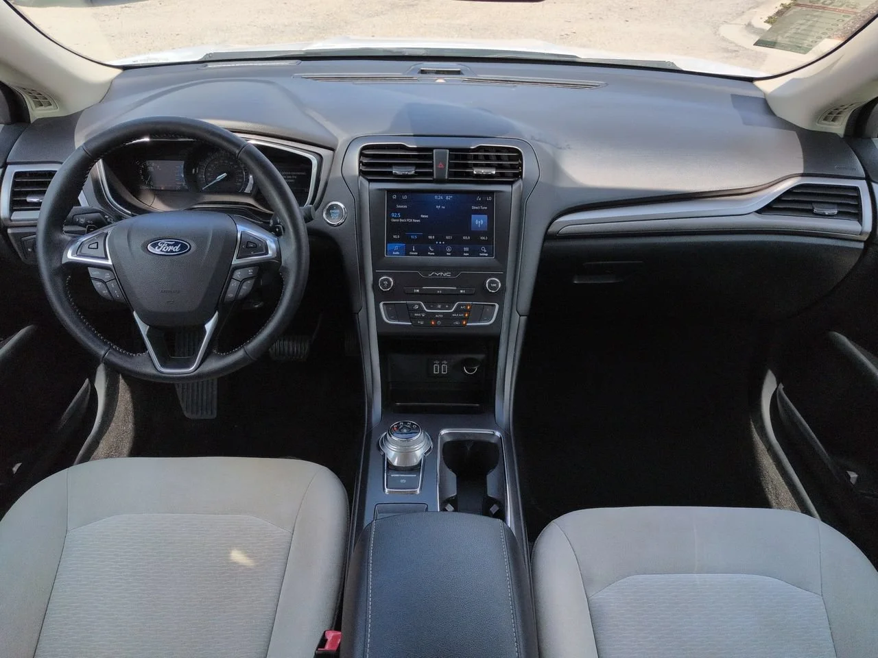 Used 2019 Oxford White Ford SE image 15