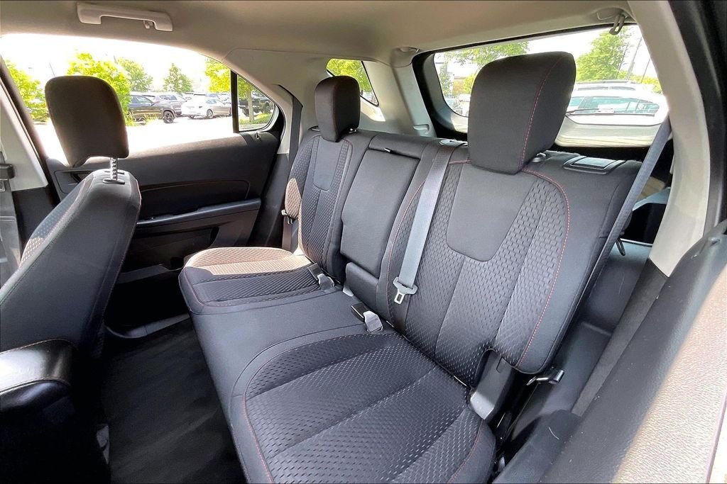 Used 2014 Silver Chevrolet LS image 29
