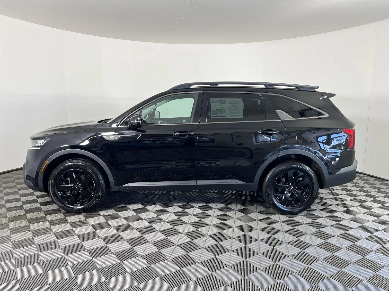 Used 2022 Ebony Black Kia X-Line S image 6