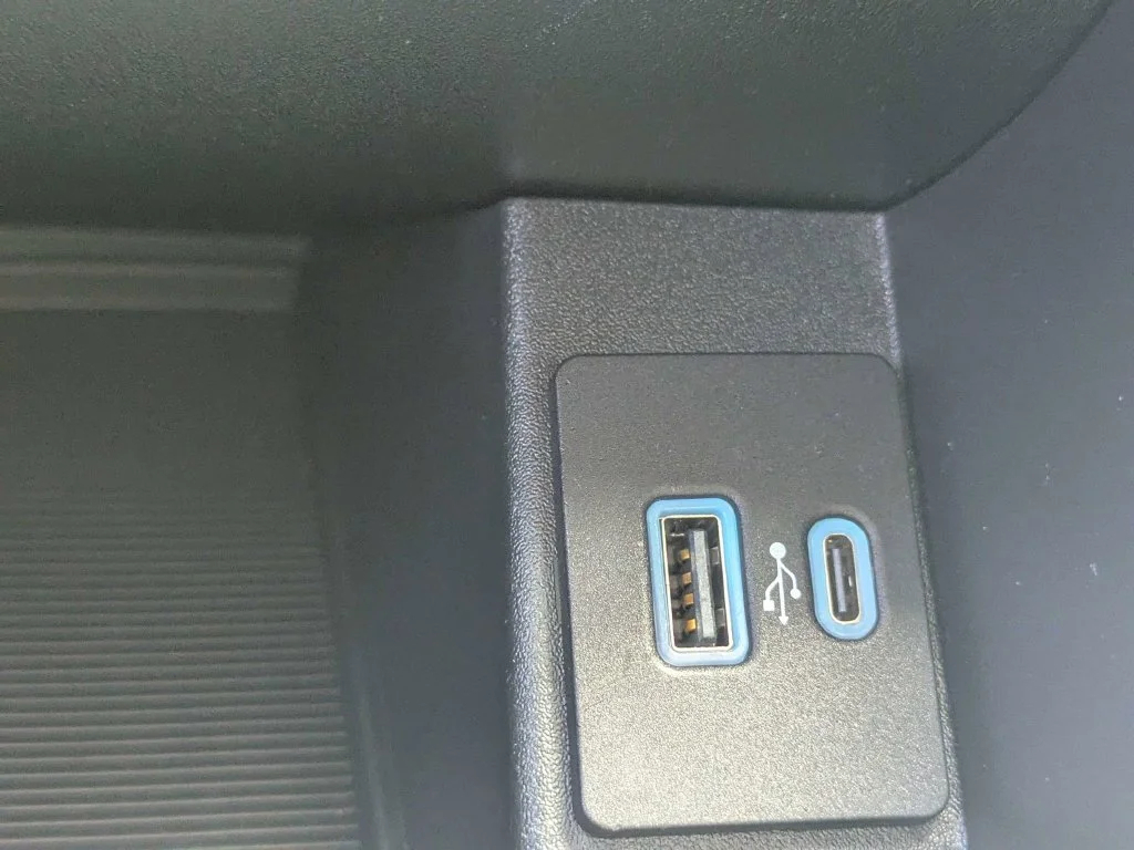 Used 2024 Silver Ford SE image 21