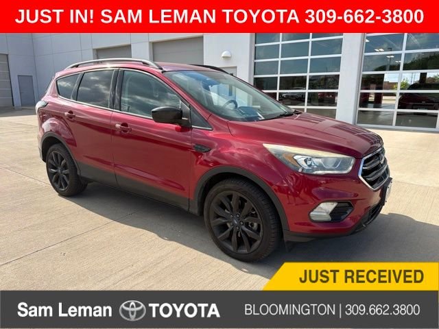 Used 2017 Red Ford SE image 1