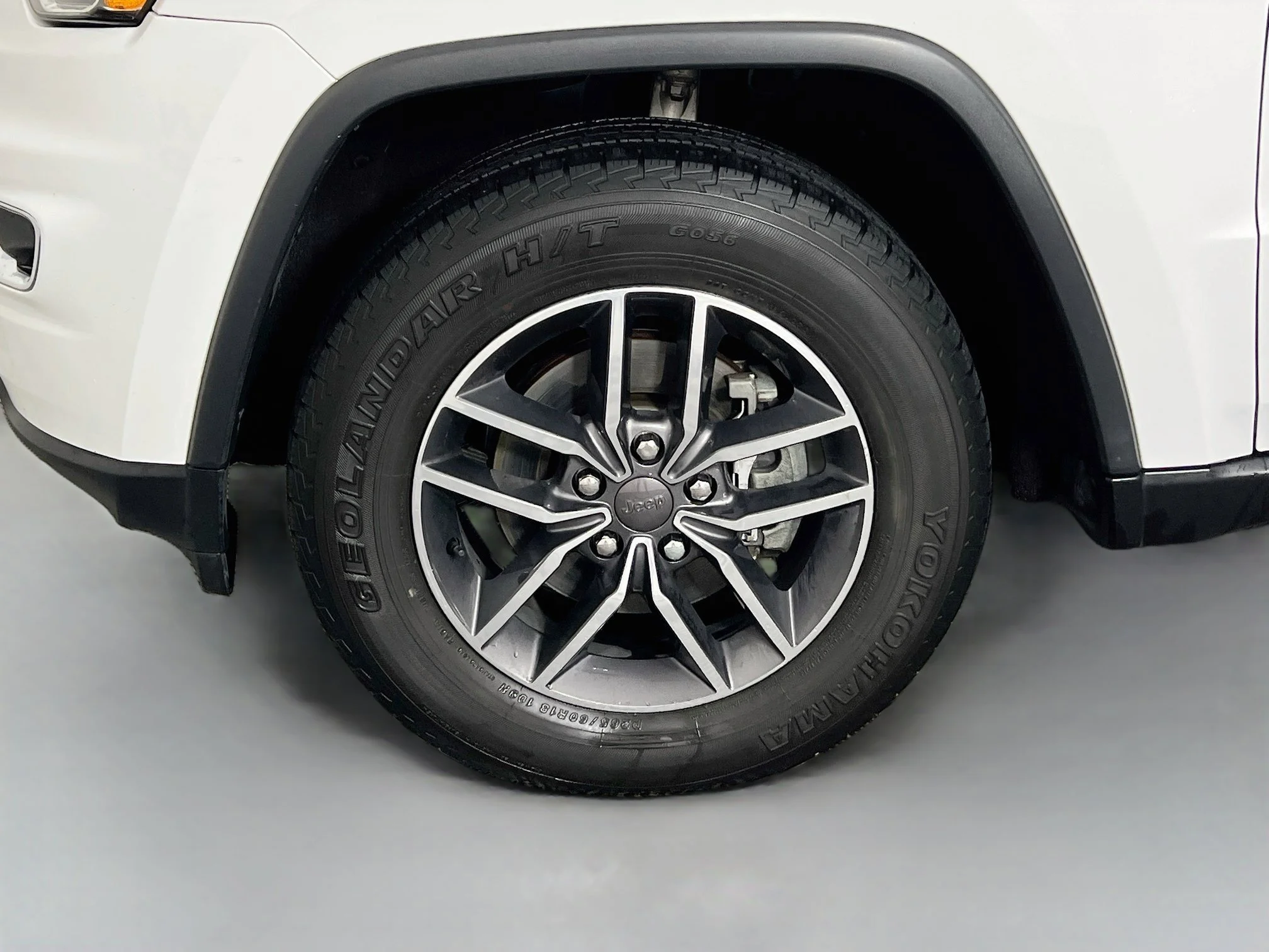 Used 2019 Bright White Clearcoat Jeep LIMITED image 9