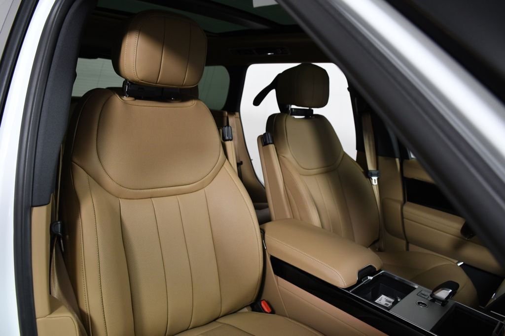 New 2026 Fuji White Land Rover SE image 19