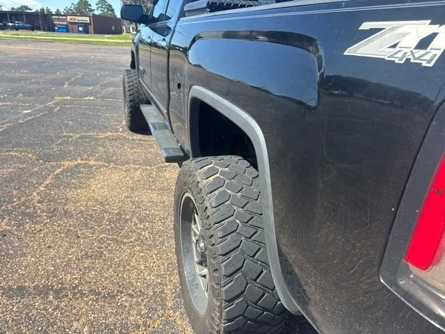 Used 2017 Black GMC SLT image 4