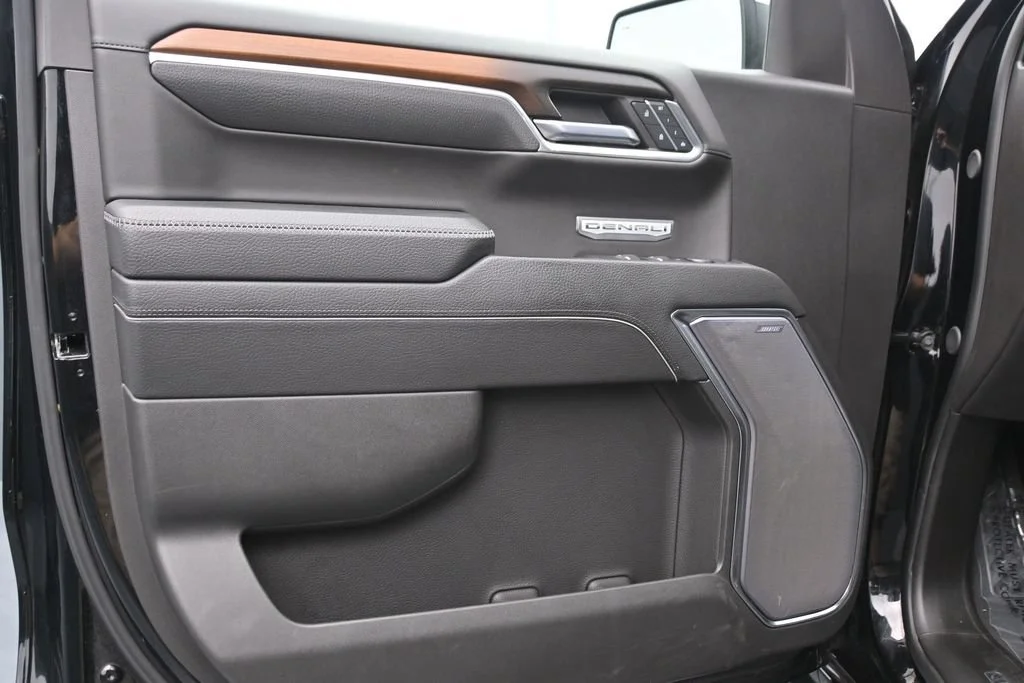 Used 2024 Onyx Black GMC Denali image 16