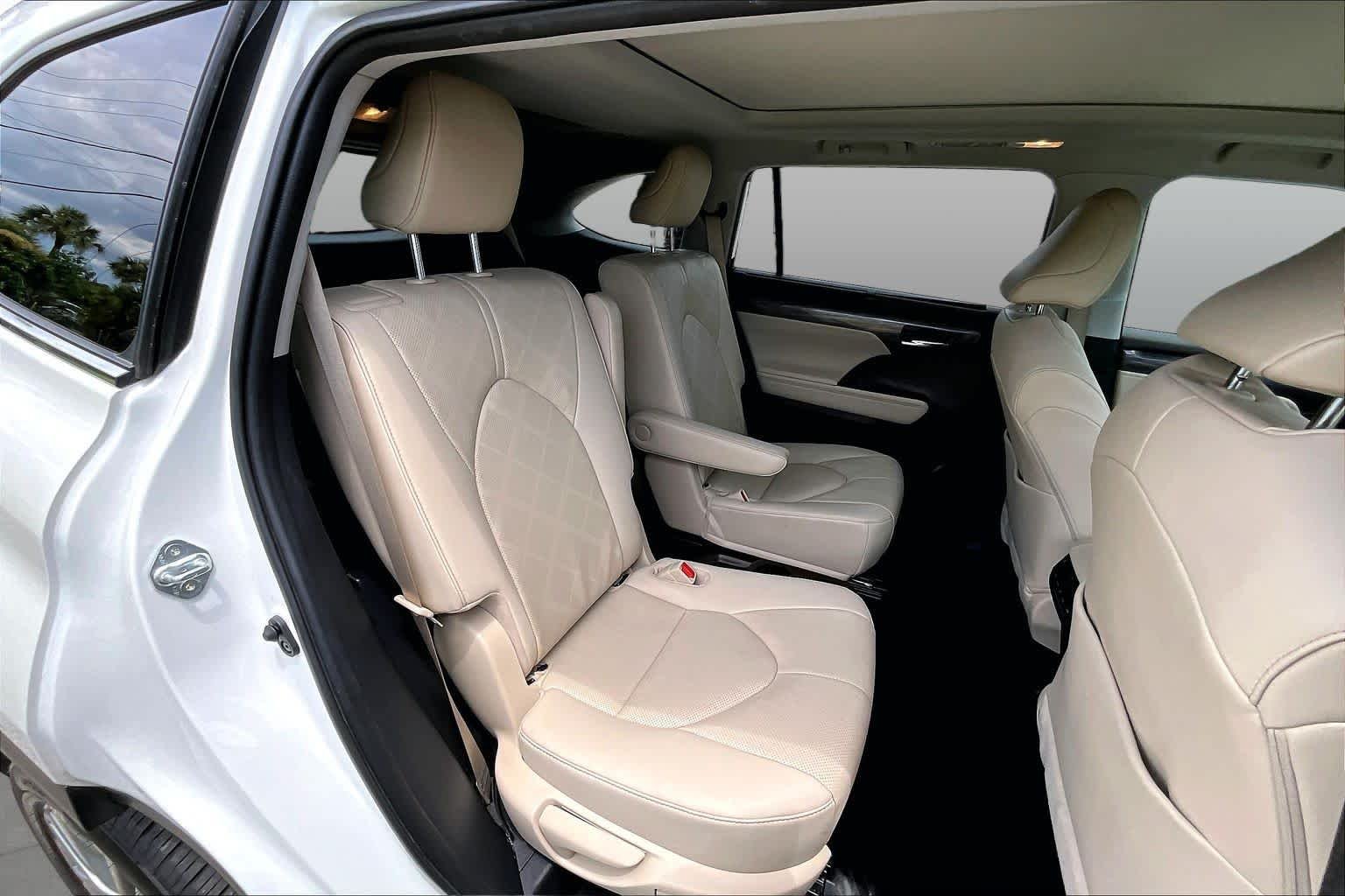 Used 2021 Blizzard Pearl Toyota Platinum image 20