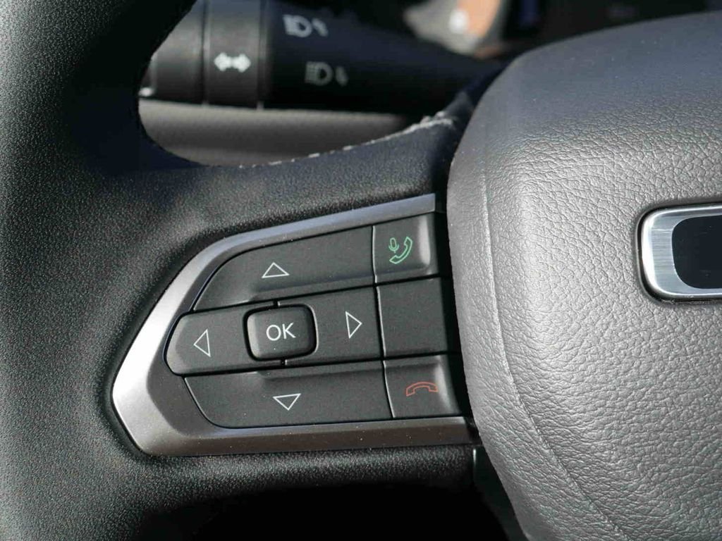 New 2026 Red Hot Pearlcoat Jeep Latitude image 39