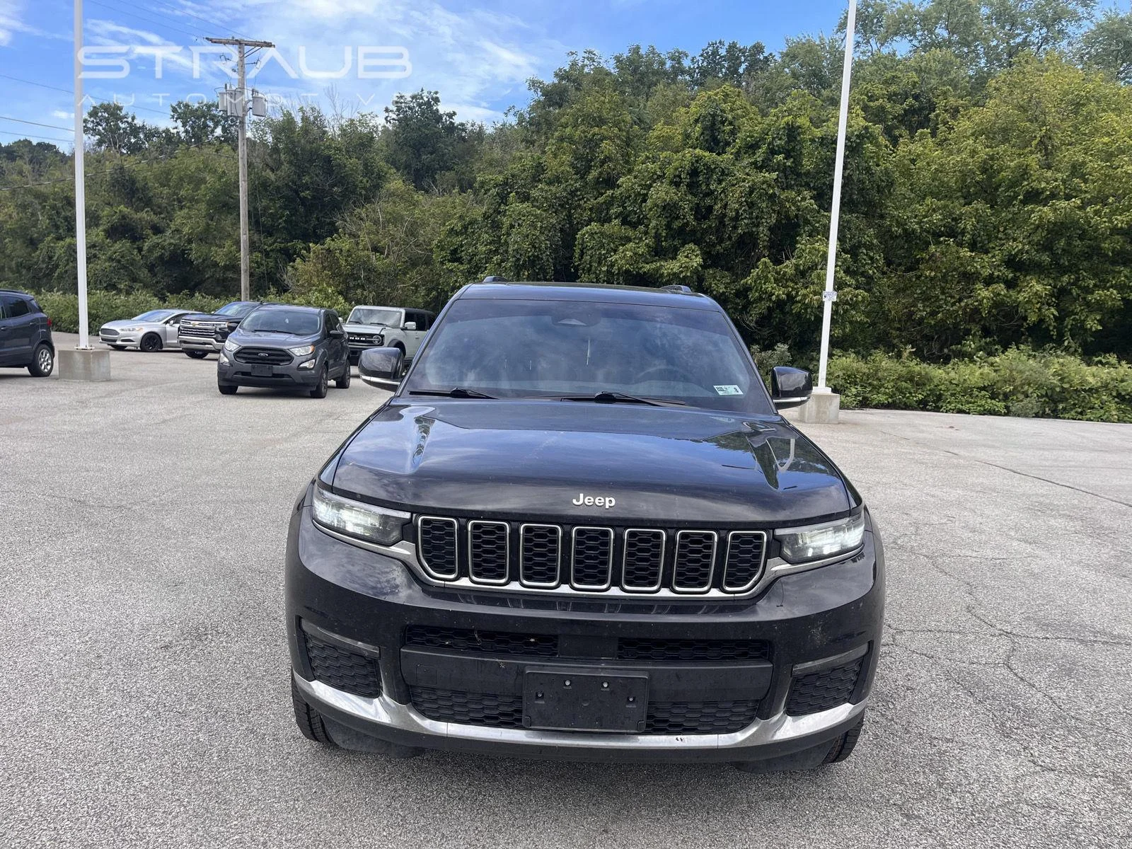 Used 2025 Diamond Black Jeep Limited image 3