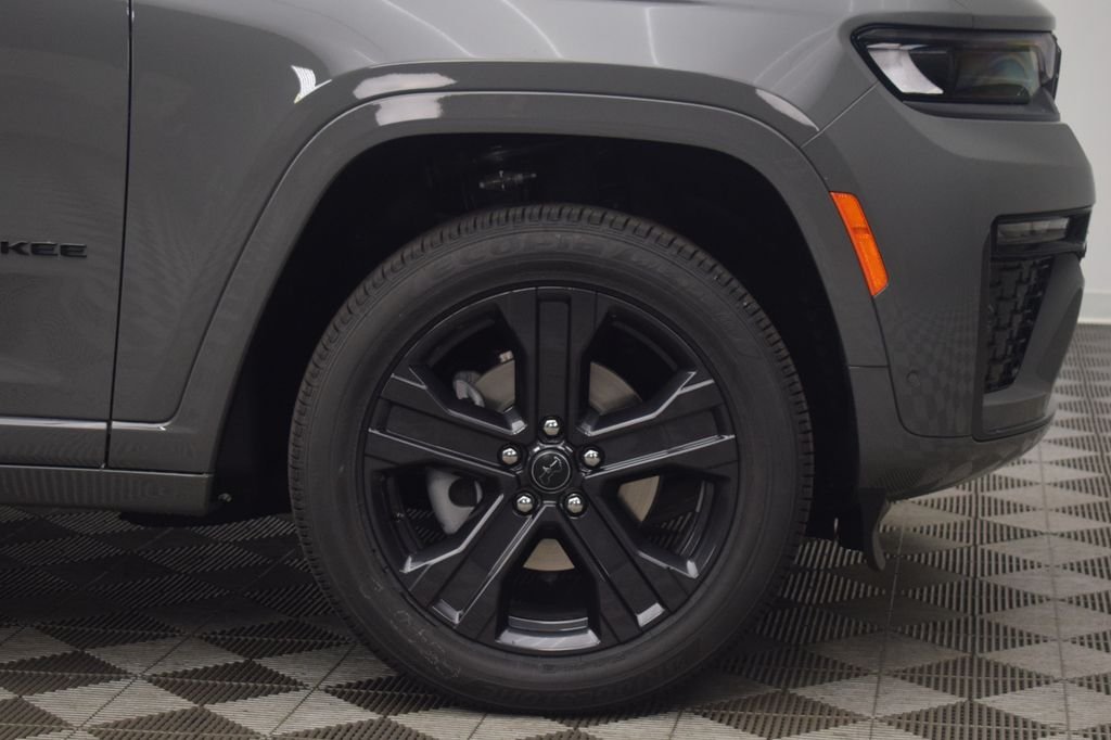 New 2027 Sting-Gray Clearcoat Jeep Limited Reserve image 6