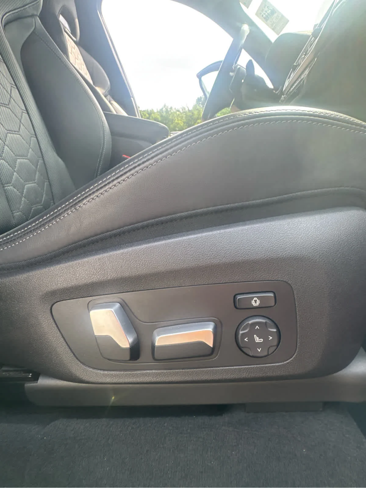 Used 2023 Orange BMW  image 19