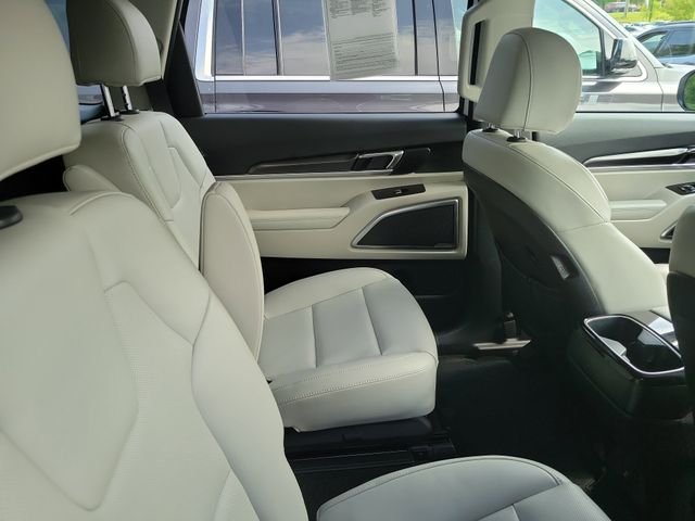 Certified Used 2024 White Pearl Kia S image 9