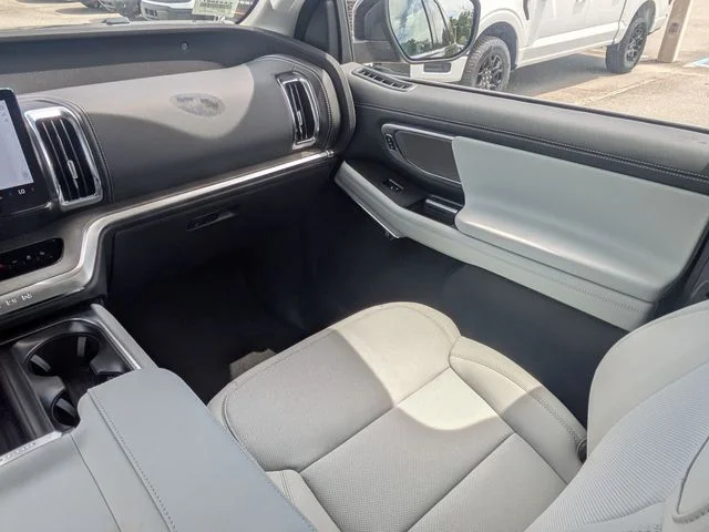 New 2026 Agate Black Metallic Ford Platinum® image 18