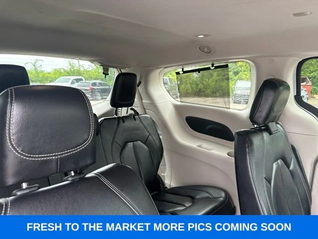 Used 2022 Bright White Clearcoat Chrysler Touring L image 11