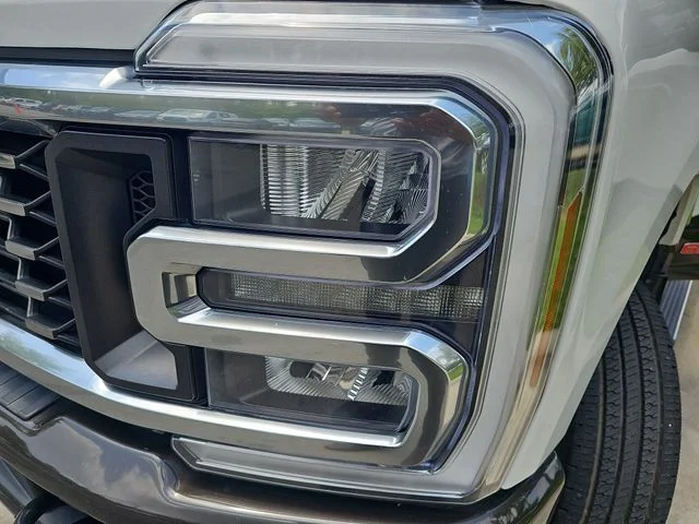 Used 2024  Ford King Ranch image 30