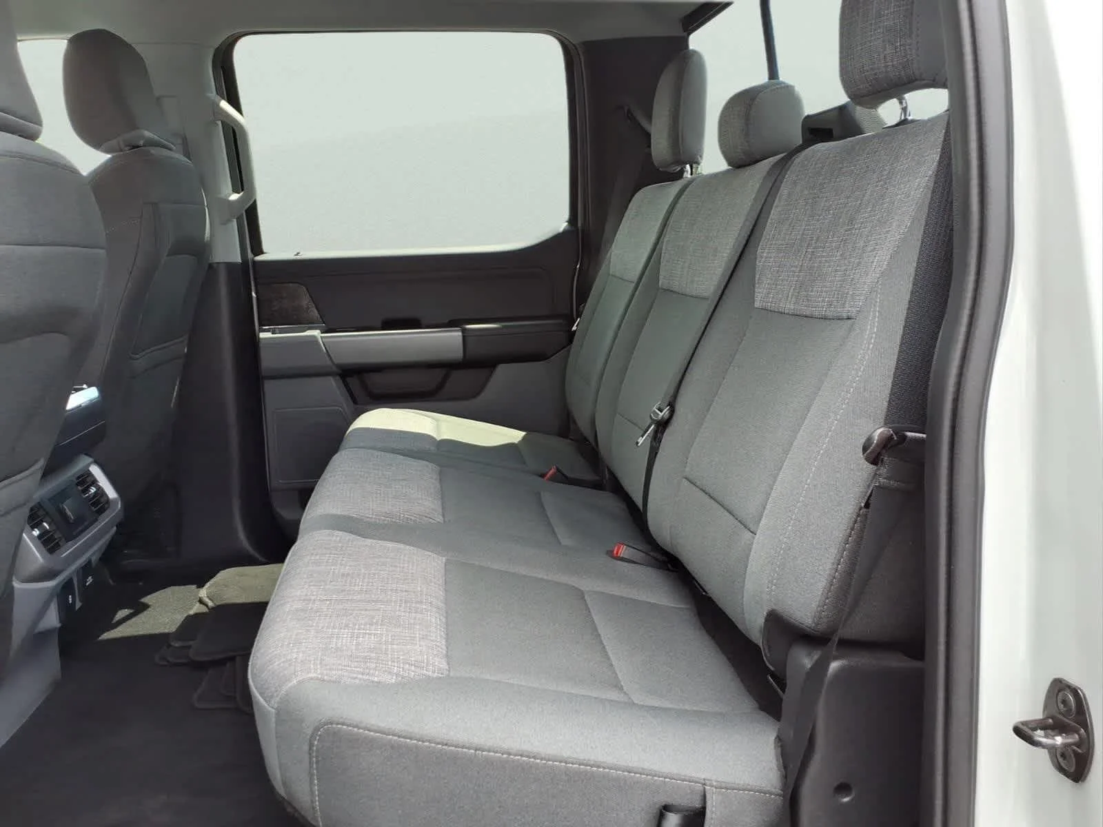 Used 2023 Avalanche Gray Ford XLT image 29