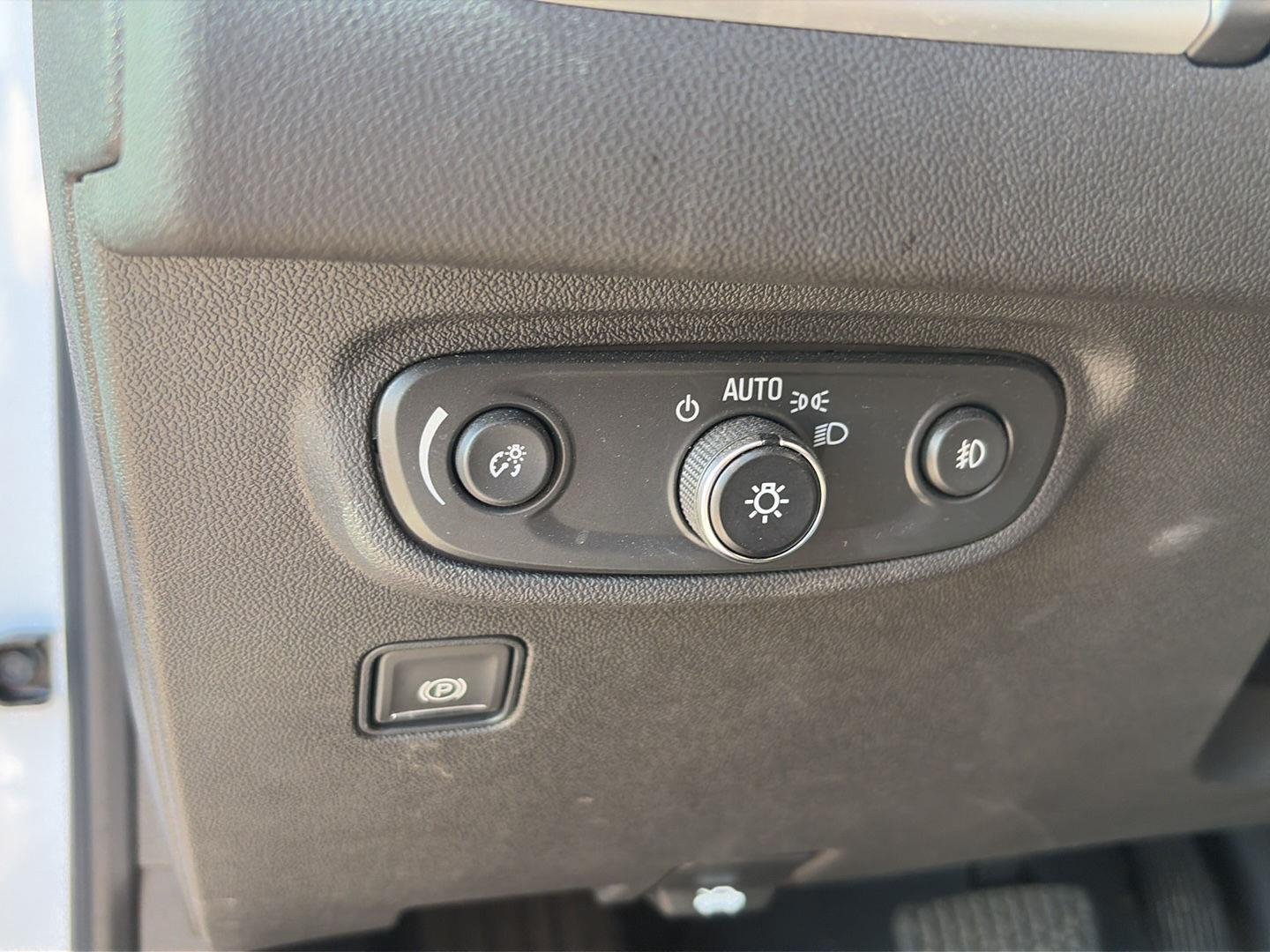 Used 2021 Summit White GMC SLT image 9
