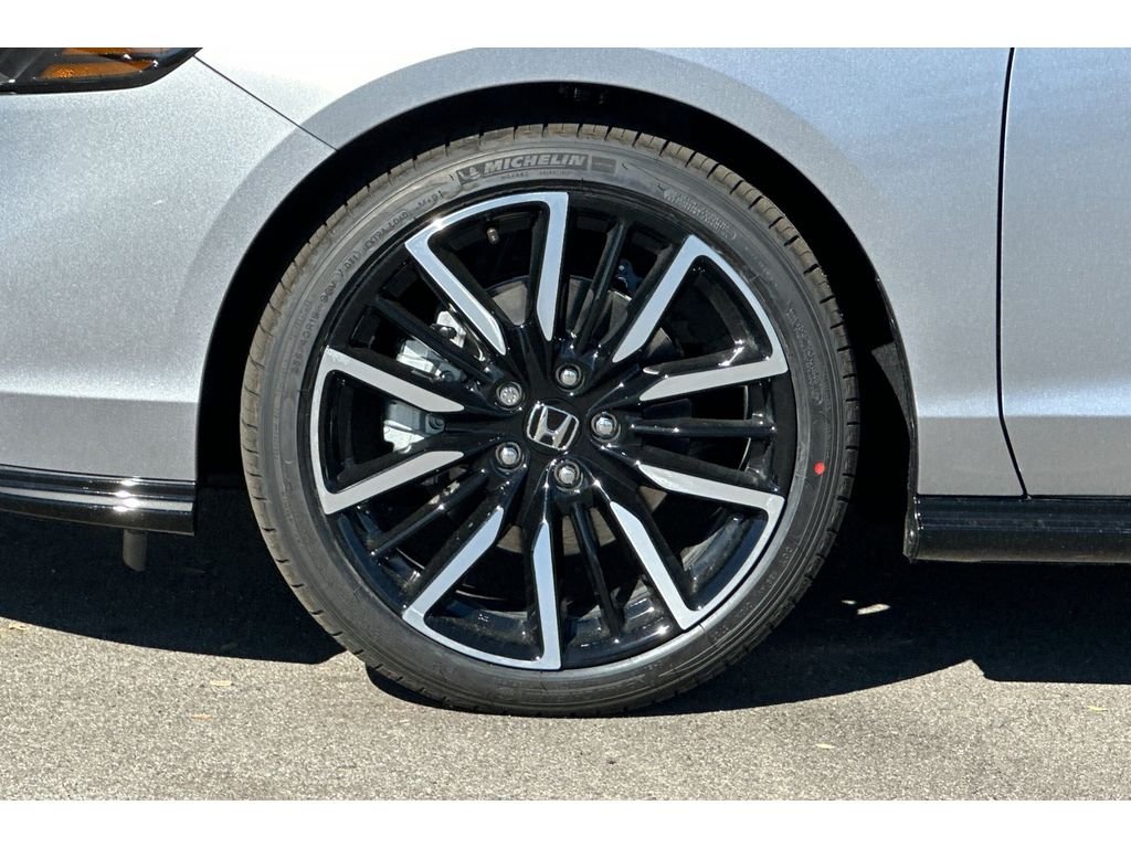 New 2026 Solar Silver Metallic Honda Touring image 33