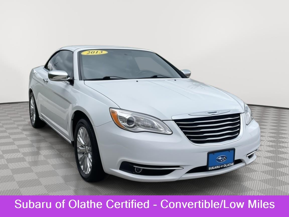 2013 Chrysler 200 Limited Convertible's photo