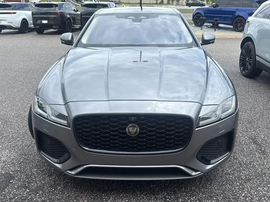 2021 Jaguar XF P250 SE's photo
