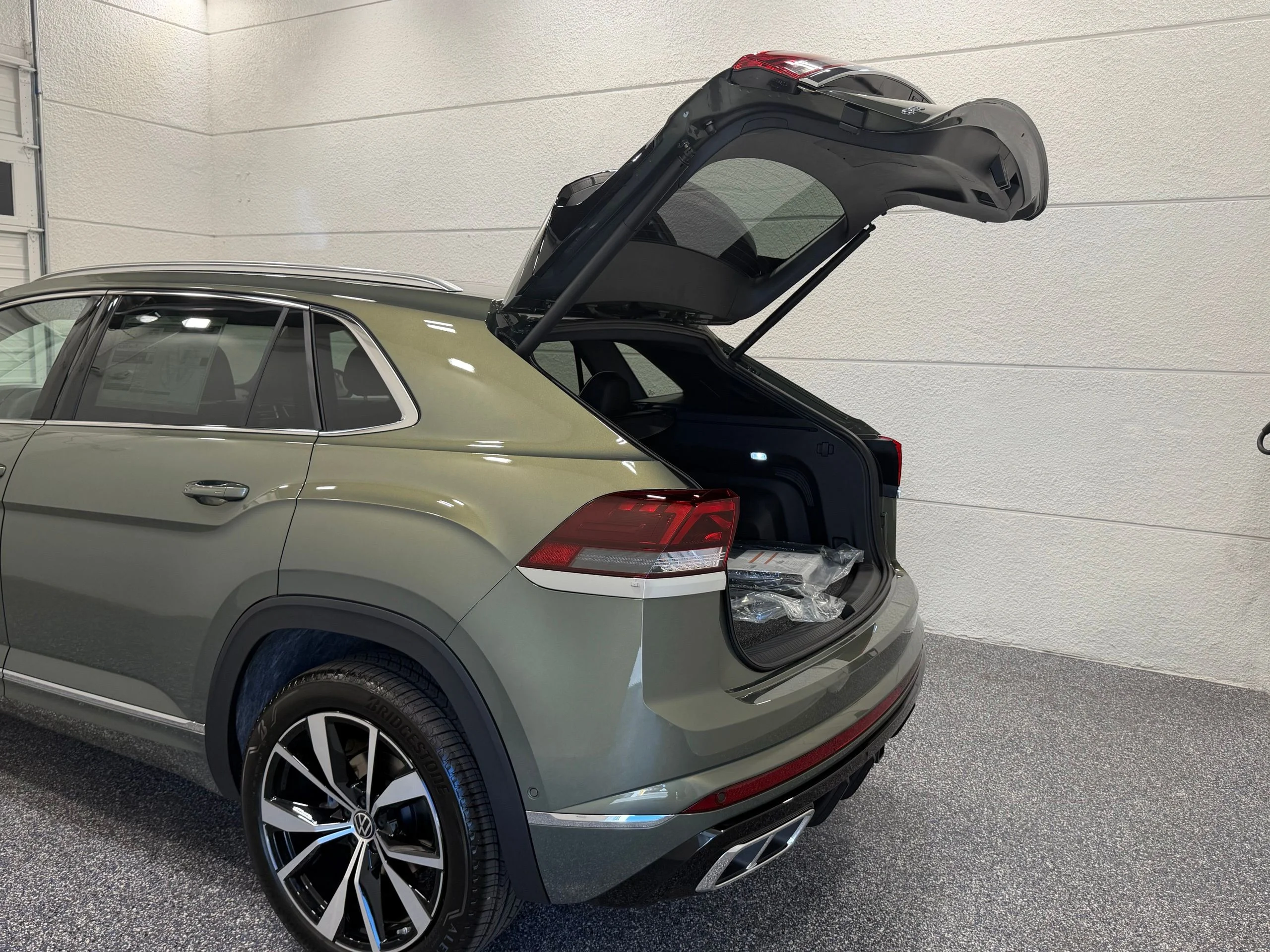 New 2026  Volkswagen 2.0T SEL Premium R-Line image 24