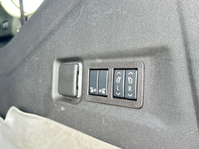2024 GMC Yukon XL SLT - Photo 11