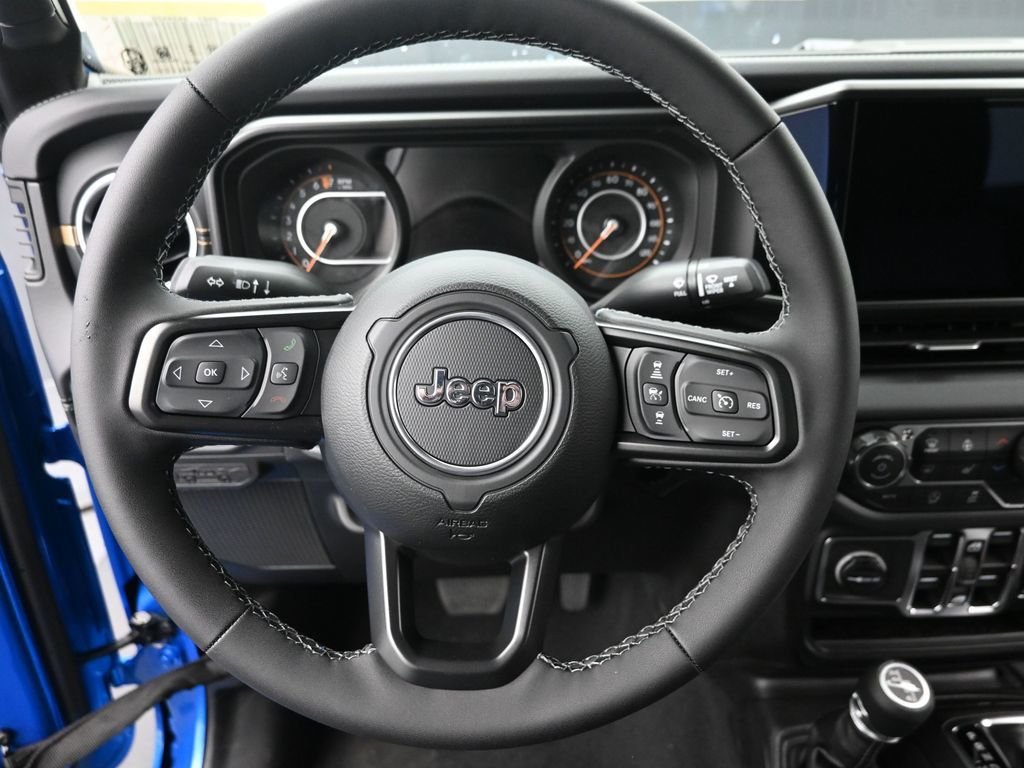 New 2026 Hydro Blue Pearl-Coat Exterior Paint Jeep Sahara image 16