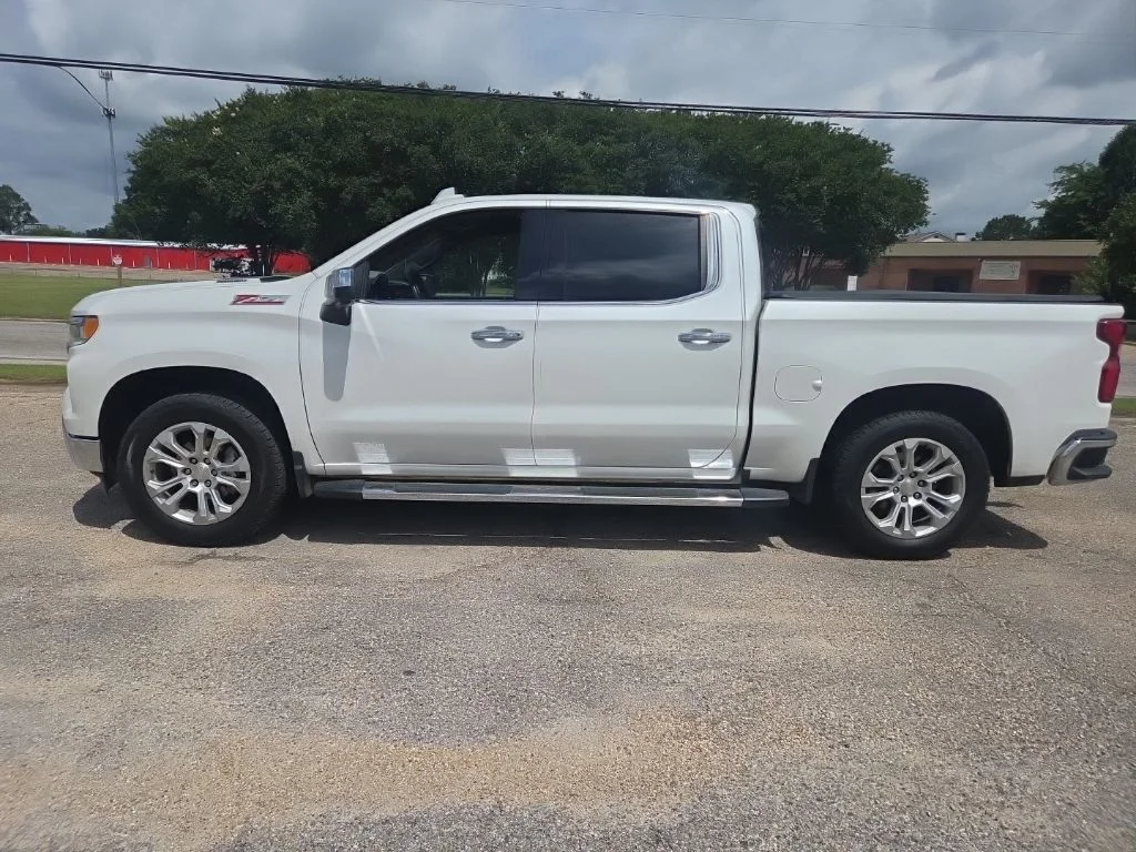 Used 2023 Iridescent Pearl Tricoat Chevrolet LTZ image 5