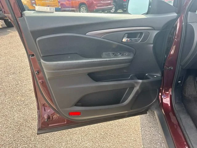 Used 2019  Honda Sport image 22