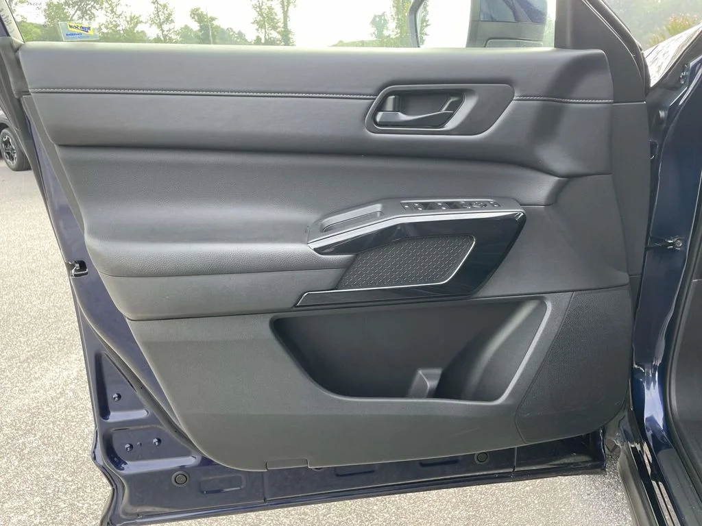 Used 2025 Deep Ocean Blue Pearl Nissan SV image 5