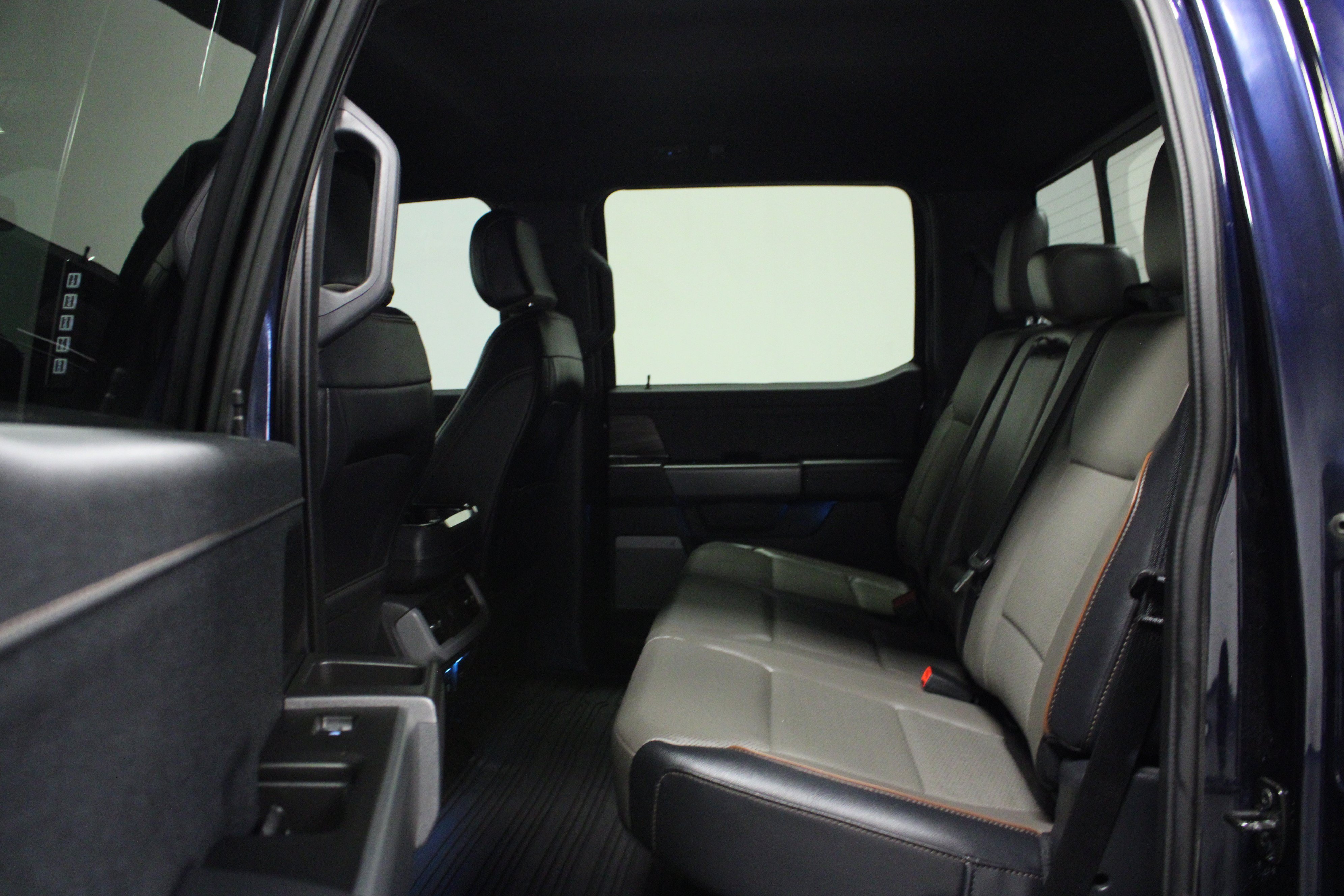 Used 2024 Antimatter Blue Metallic Ford LARIAT image 13