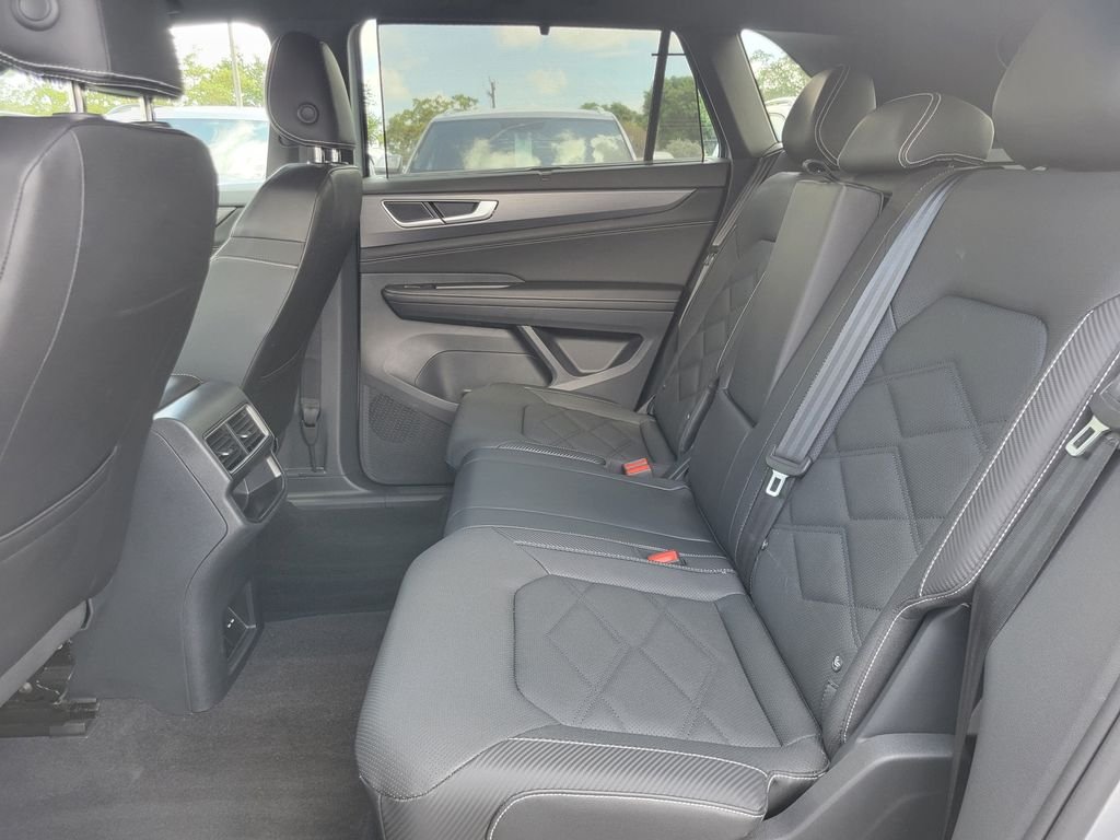 Certified Used 2026  Volkswagen SE w/Technology image 8