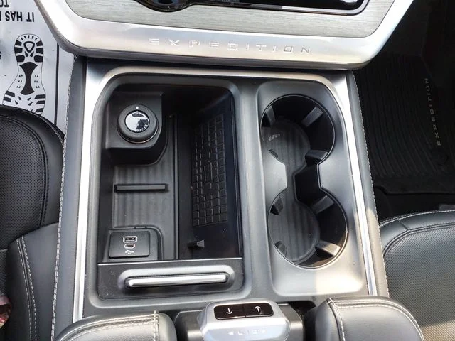 Used 2025  Ford Platinum image 27