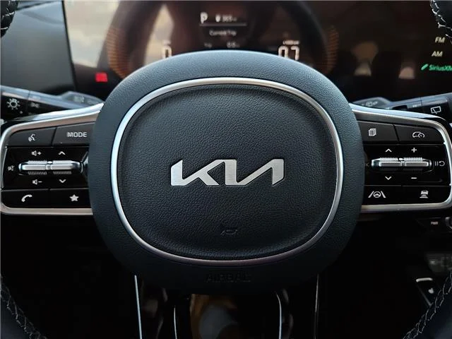Used 2025 Wolf Gray KIA S Front-Wheel Drive image 20