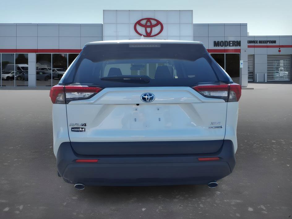 Used 2022 Blizzard Pearl Toyota Hybrid XLE Premium image 4