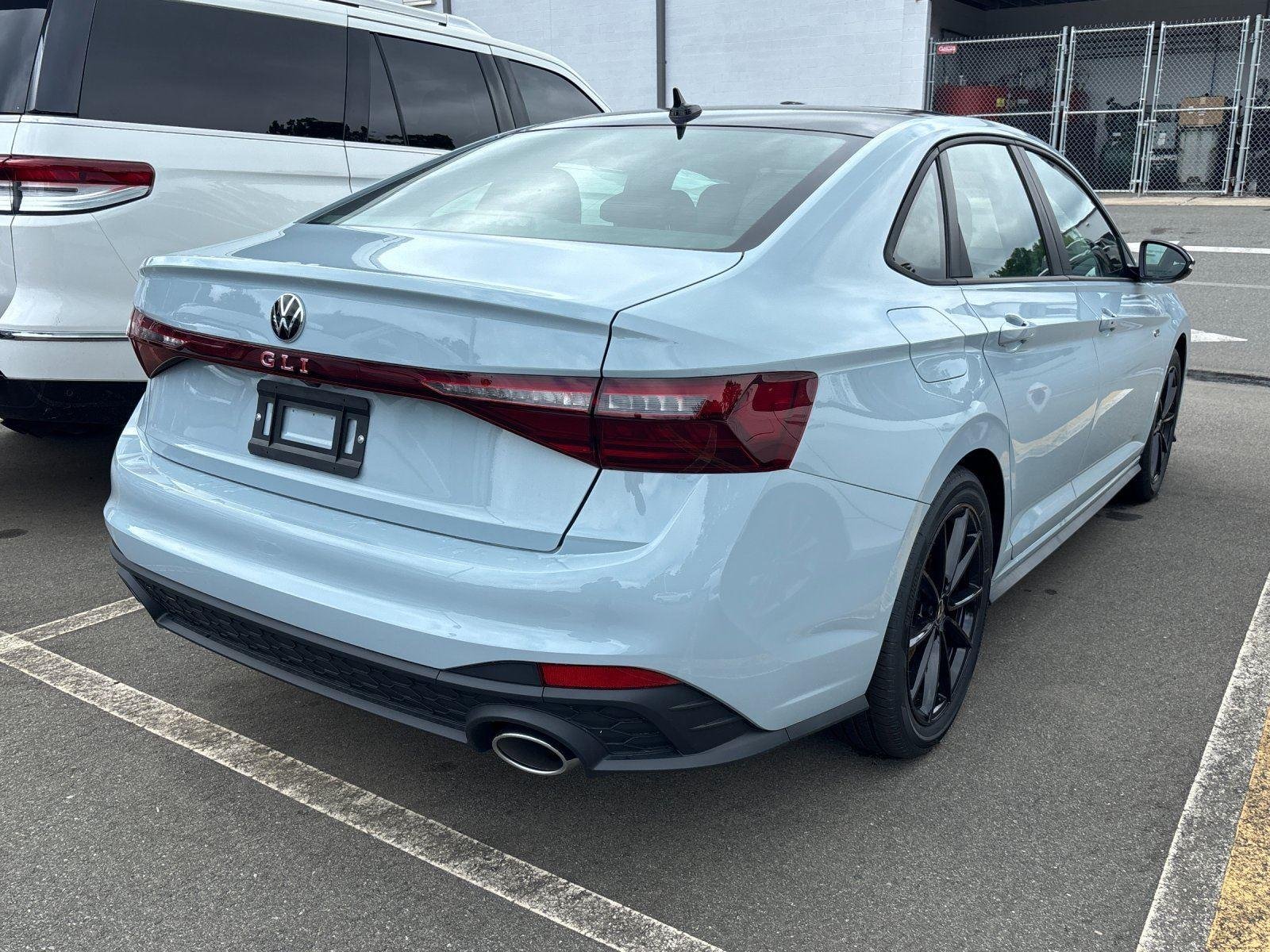 New 2026 Monument Gray w/Deep Black Roof Volkswagen Autobahn image 5