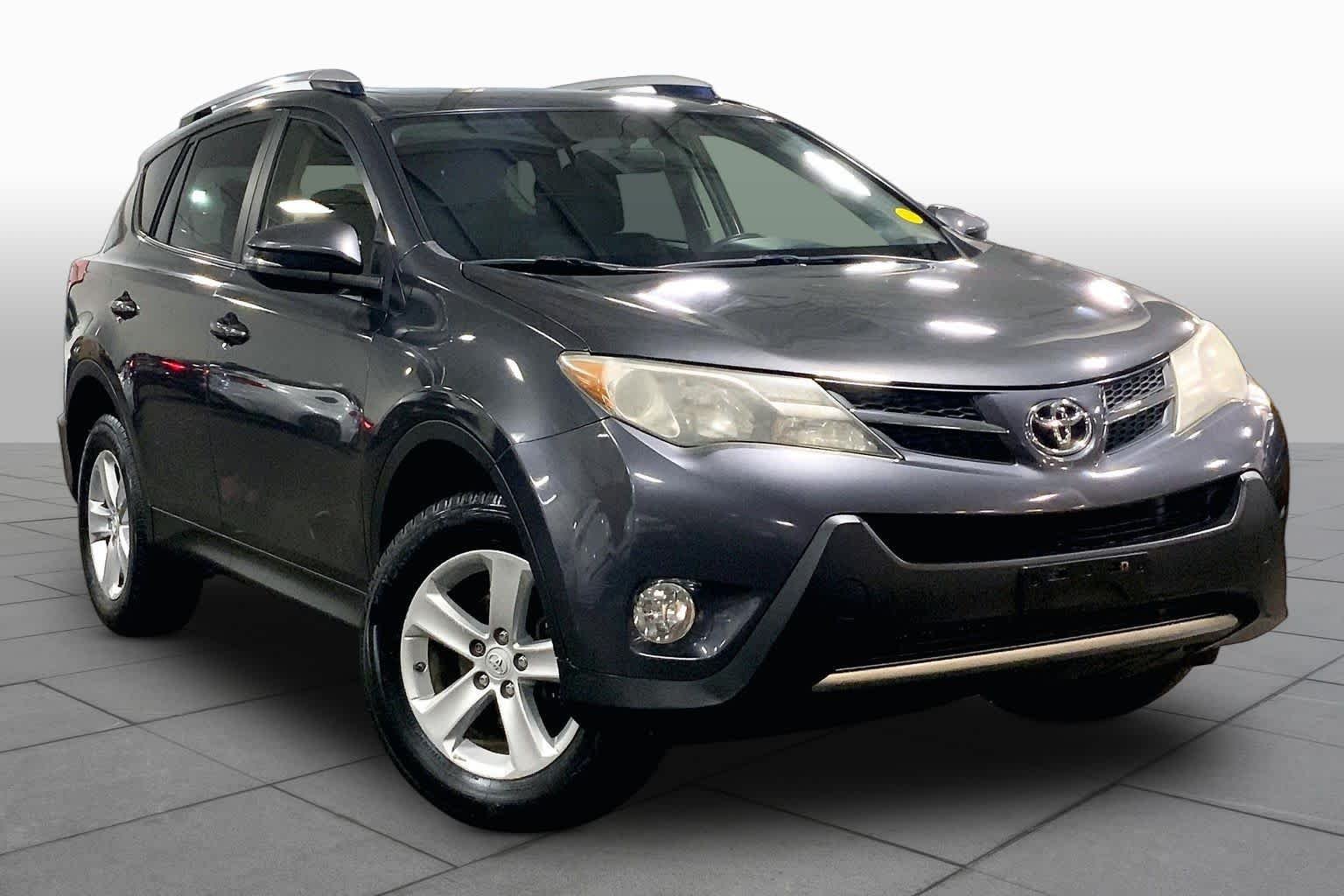 Used 2014 Magnetic Gray Metallic Toyota XLE image 3