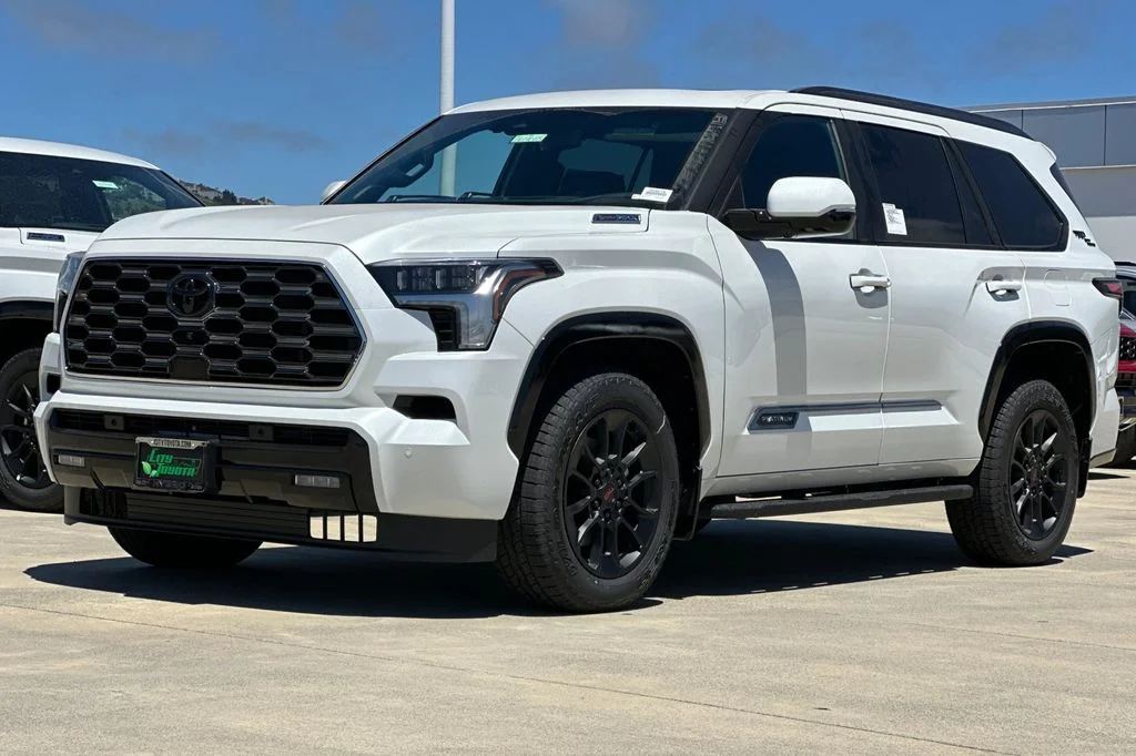 New 2026 Wind Chill Pearl <sup>1</sup> Toyota  Platinum image 8