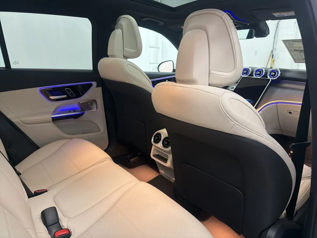 Used 2026 White Mercedes-Benz GLC 300 image 24