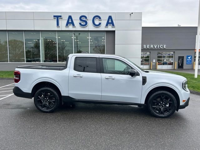 Used 2025 White Ford Lariat image 9