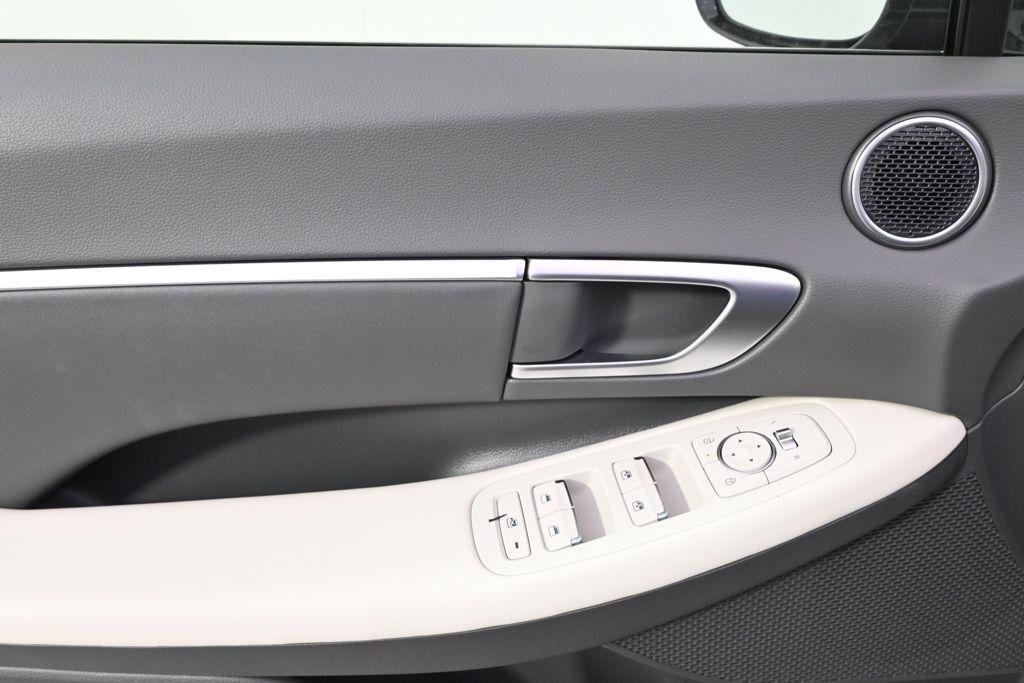 New 2026 Silver Hyundai SEL image 22