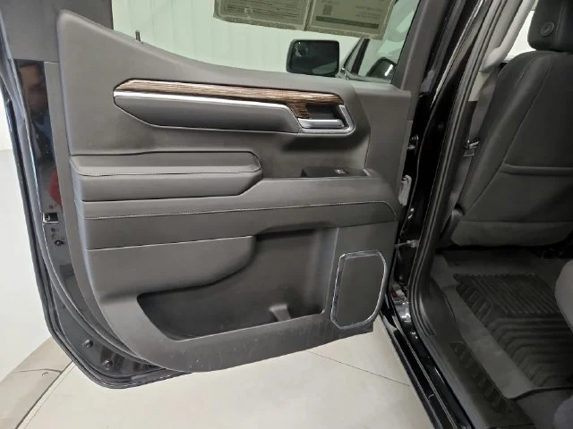 Used 2024 Onyx Black GMC Elevation image 24