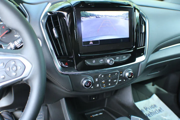 Used 2023 Silver Sage Metallic Chevrolet LT Cloth image 10